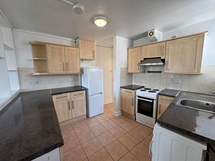 2 Bedroom Flat To Rent In Pettits Lane North, Romford, RM1