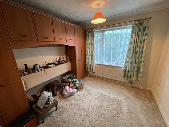 2 Bedroom Detached Bungalow For Sale In Glen Avenue, Pinchbeck, PE11