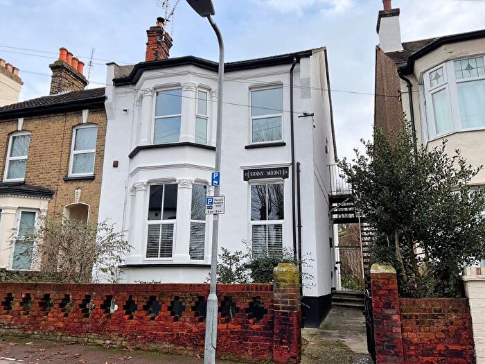 2 Bedroom Flat To Rent In A Hadleigh Road, Westcliff-on-Sea, SS0