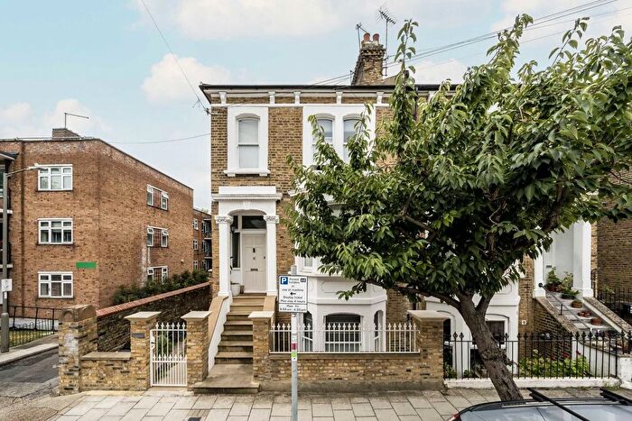 2 Bedroom Flat To Rent In Ringford Road, London, SW18