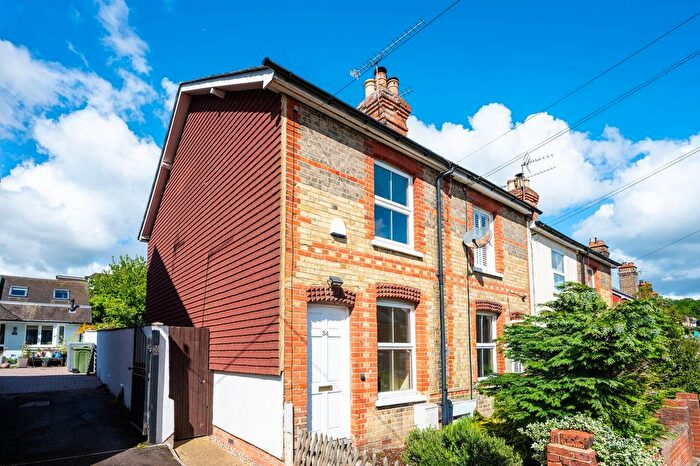 2 Bedroom Houseboat For Sale In Ludlow Road, Guildford, GU2
