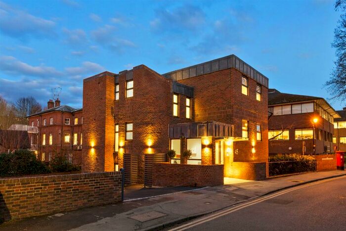 2 Bedroom Flat To Rent In Bury Fields, Guildford, GU2