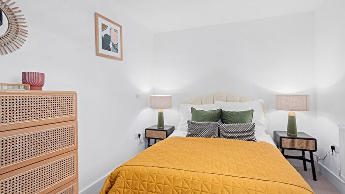 1 Bedroom Flat For Sale In Grovelands Road, Purley, CR8