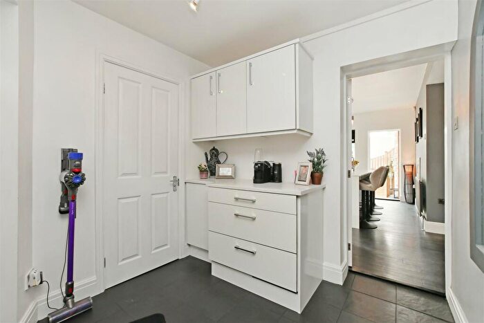 4 Bedroom Detached House For Sale In Muskoka Drive, Bents Green, S11