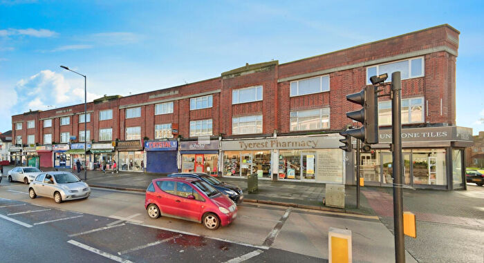4 Bedroom Flat To Rent In Kenton Road, Kenton, Harrow, HA3