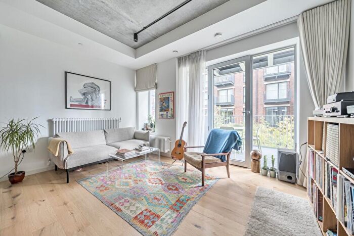 2 Bedroom Flat For Sale In Goodluck Hope Walk London, E14