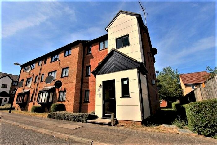 1 Bedroom Flat To Rent In Plowman Close, Edmonton, London N18