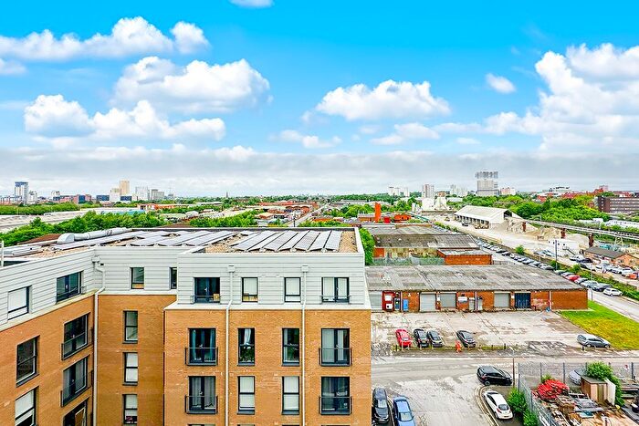 3 Bedroom Flat To Rent In Middlewood Plaza, Craven Street, Salford, M5