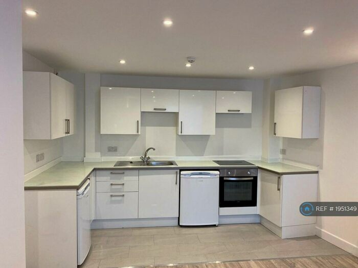 1 Bedroom Flat To Rent In New Cross Road, London, SE14