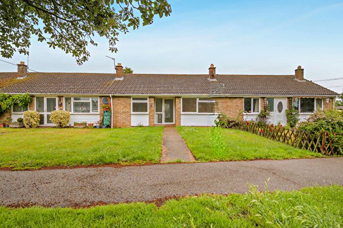 2 Bedroom Bungalow For Sale In Linden Way, Haddenham, CB6