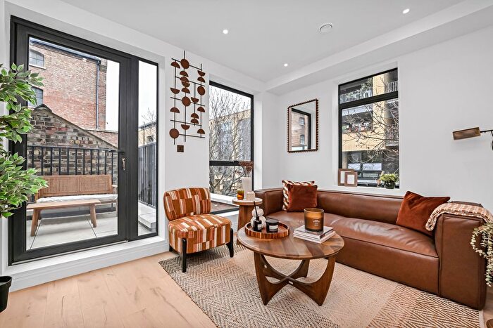 1 Bedroom Terraced House For Sale In Morris Road, London, E14