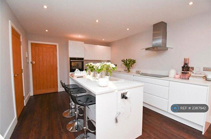 3 Bedroom Flat To Rent In Rocky Lane, Wirral, CH60