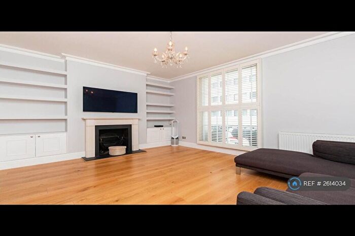 3 Bedroom Flat To Rent In Camden Road, London, N7