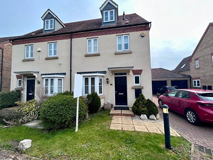 4 Bedroom House To Rent In Heston Walk, Oxley Park, MK4