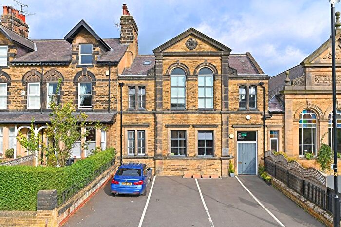 2 Bedroom Flat To Rent In The Old School House, A Grove Road, HG1