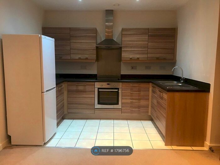 2 Bedroom Flat To Rent In Houseman Crescent, Manchester, M20