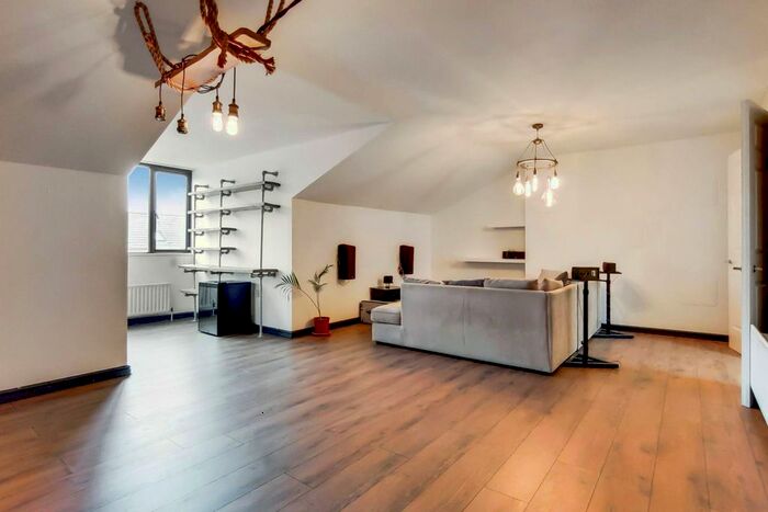 2 Bedroom Flat To Rent In Meath Road, Stratford, London, E15