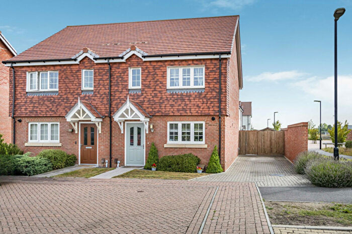 3 Bedroom Semi-Detached House For Sale In Willow Way, Drayton, OX14