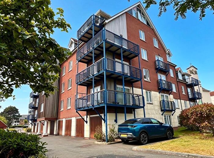 3 Bedroom Flat For Sale In Corscombe Close, Weymouth, DT4