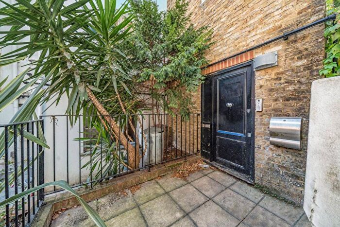 1 Bedroom Flat To Rent In Battersea Park Court, Battersea Park, London, SW11