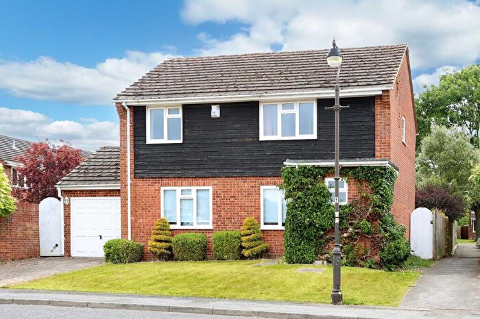 4 Bedroom Detached House For Sale In Farmers Way, Seer Green, Beaconsfield, Buckinghamshire, HP9