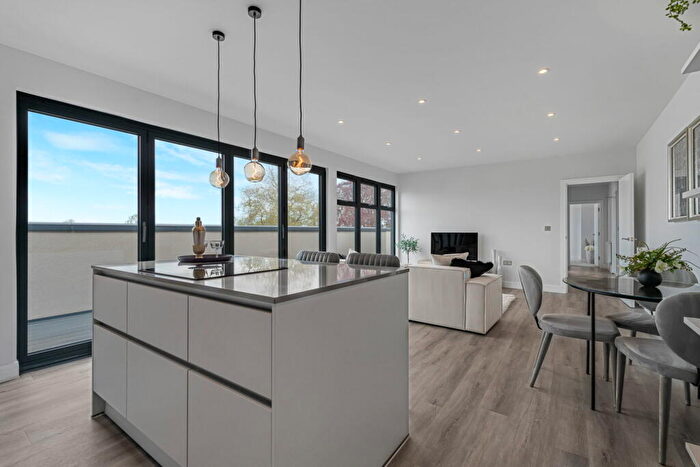 2 Bedroom Apartment For Sale In Apartment, - Bath Road, Cheltenham, GL53