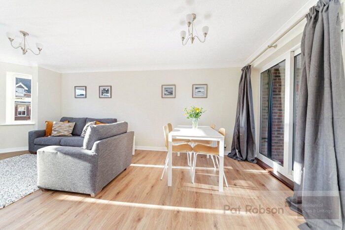 2 Bedroom Flat To Rent In Highbridge, Gosforth, Newcastle Upon Tyne, NE3