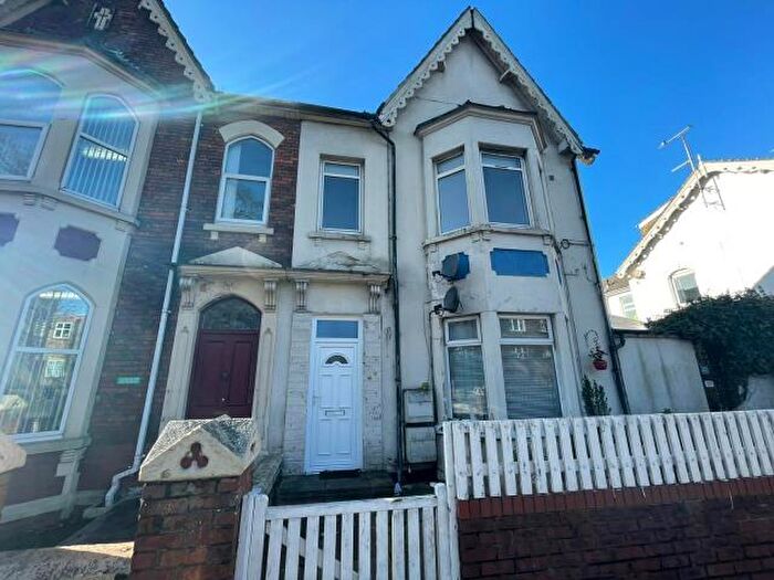 2 Bedroom Flat To Rent In Park Lane, Swindon, SN1