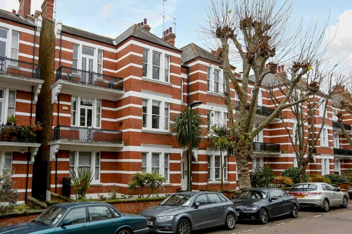3 Bedroom Flat To Rent In Riverview Gardens, London, SW13