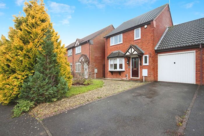 3 Bedroom Link Detached House For Sale In Montgomery Road, Whitnash, Leamington Spa, CV31