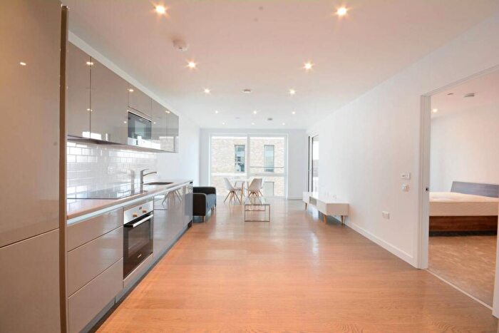 1 Bedroom Flat To Rent In Sayer Street, Elephant And Castle, London, SE17