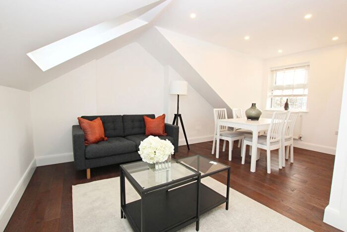 2 Bedroom Flat To Rent In Stockwell Road, London, SW9