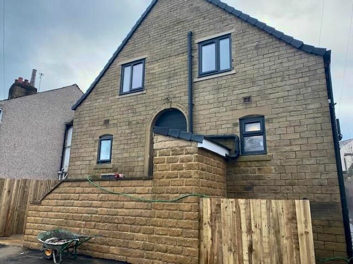 1 Bedroom Flat To Rent In Wheatley Road, Wheatley, Halifax, HX3