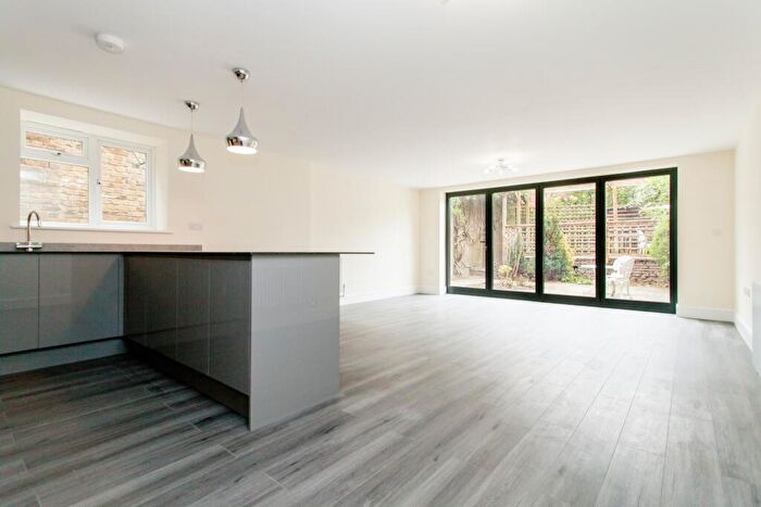 3 Bedroom Flat To Rent In Church Lane, Crouch End, N8
