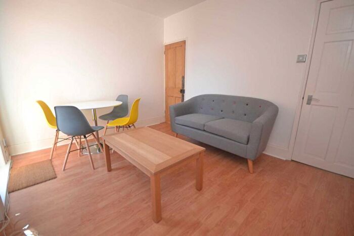 3 Bedroom Terraced House To Rent In Blenheim Gardens, Reading, RG1