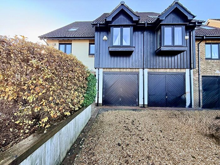 3 Bedroom Town House To Rent In Endeavour Way, Hythe, Southampton, SO45