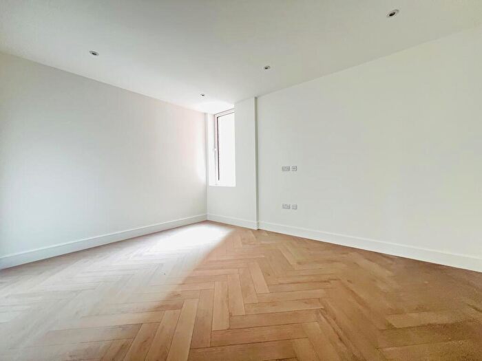 1 Bedroom Flat To Rent In High Street, Flat, CR0