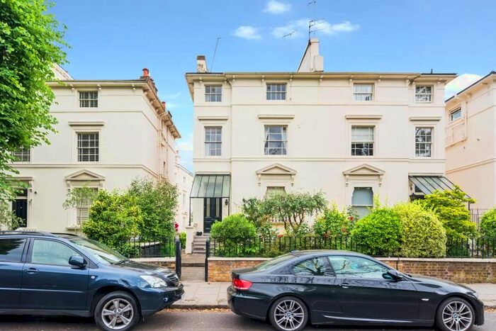 2 Bedroom Flat To Rent In Blomfield Road, Little Venice, W9