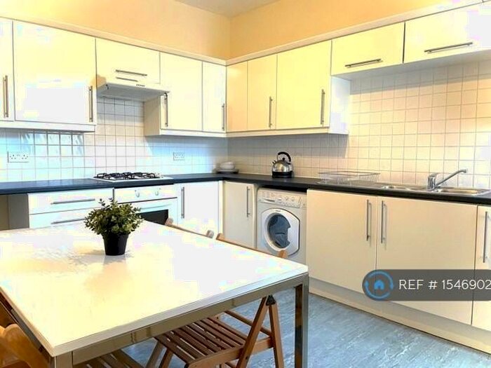 5 Bedroom Semi-Detached House To Rent In Derby Road, Manchester, M14