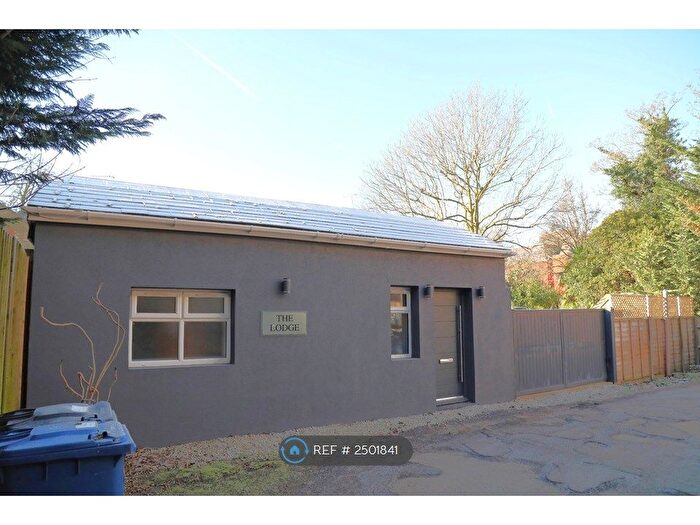 2 Bedroom Bungalow To Rent In Elscot House, London, N3