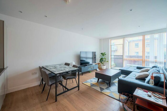 2 Bedroom Flat To Rent In Violet Road, Bow, London, E3