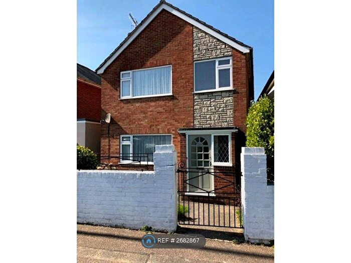 4 Bedroom Detached House To Rent In Kinson Road, Bournemouth, BH10