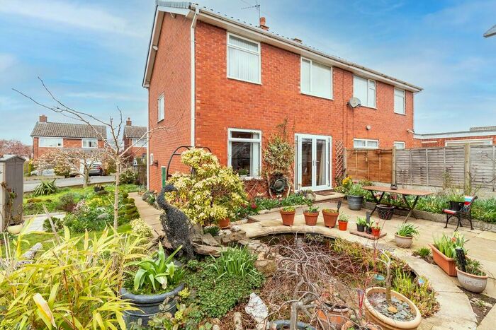 3 Bedroom Semi-Detached House For Sale In Hallgarth Road, Thorpe Audlin, WF8