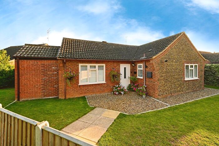 3 Bedroom Detached Bungalow For Sale In Gidney Drive, Heacham, King's Lynn, PE31
