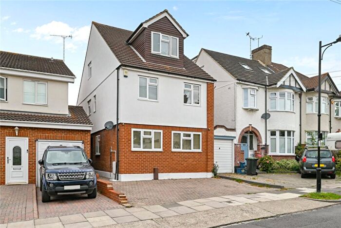 4 Bedroom Detached House For Sale In Kingswood Chase, Leigh-on-Sea, Essex, SS9