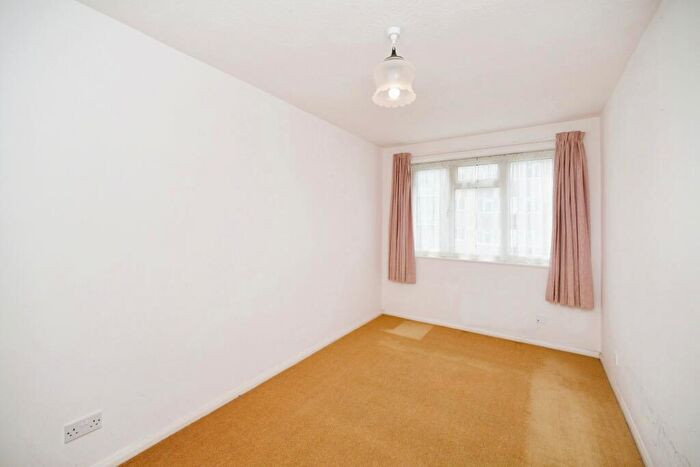 2 Bedroom Flat For Sale In Westbrook, Lustrells Vale, Saltdean, Brighton, BN2