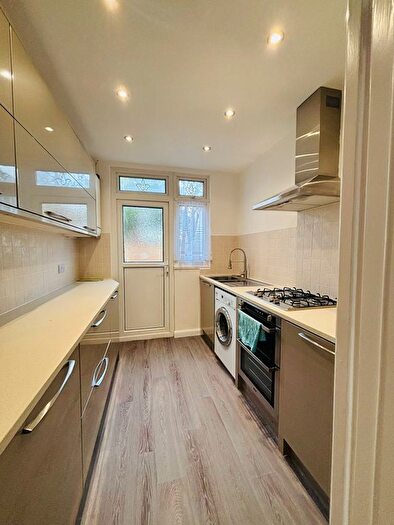 6 Bedroom Terraced House To Rent In Sandringham Road, Barking, IG11
