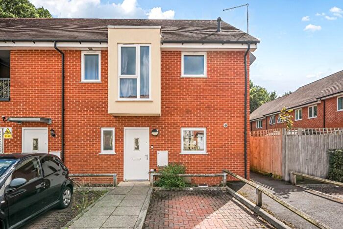 1 Bedroom Flat For Sale In Strawberry Fields, Addlestone, Surrey, KT15