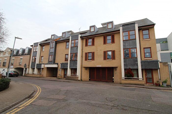 2 Bedroom Flat To Rent In Garden Court, Cambridge, CB1