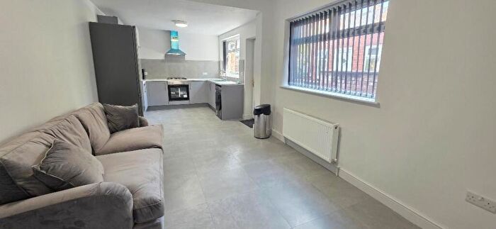 5 Bedroom House To Rent In Kensington Avenue, Manchester, M14